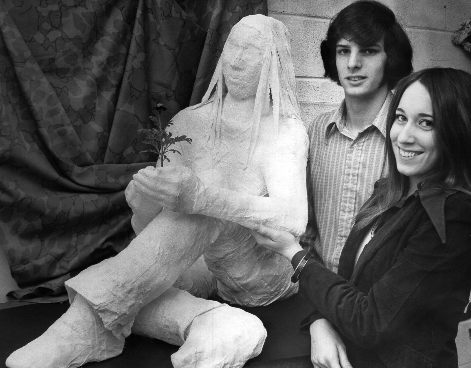 1973-04-14 cast.jpg